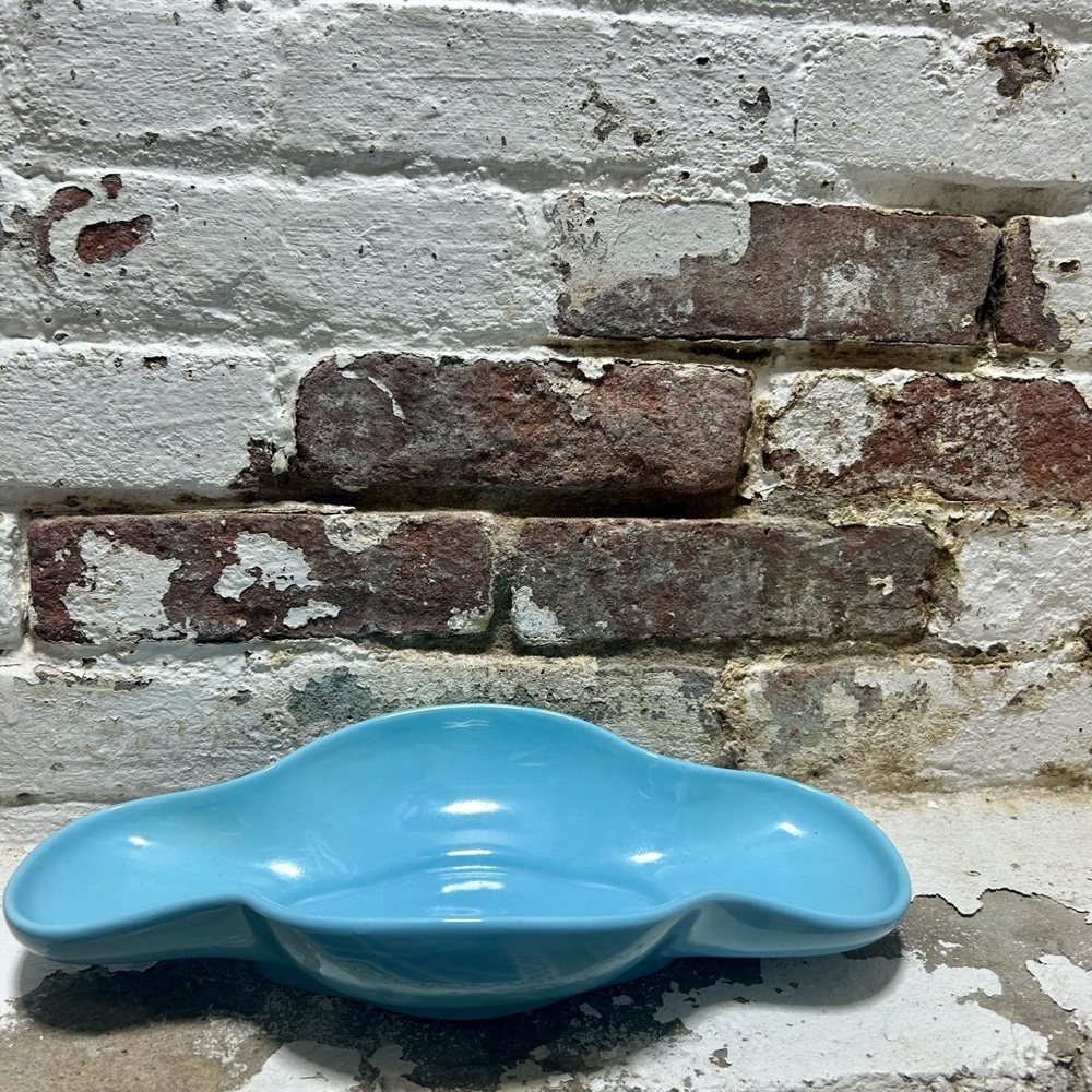 Vintage Abingdon USA Pastel Blue Curved Bowl. - Picture 4 of 8